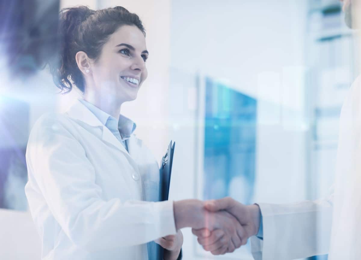 a new hire shakes her boss' hand; companies hiring veterans